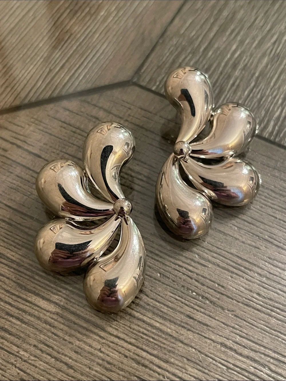 Vintage High-polished, Abstract Teardrop Petal Fan Earrings - Retro Modern Style